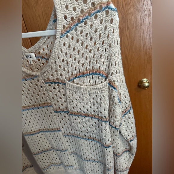 BKE Women's Cream and Blue V-Neck Sweater - Picture 4 of 5